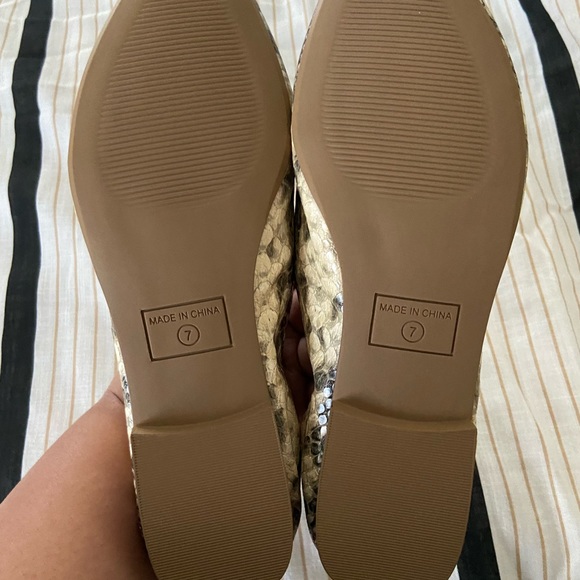 NWOT Multicolor Flats - Picture 5 of 5